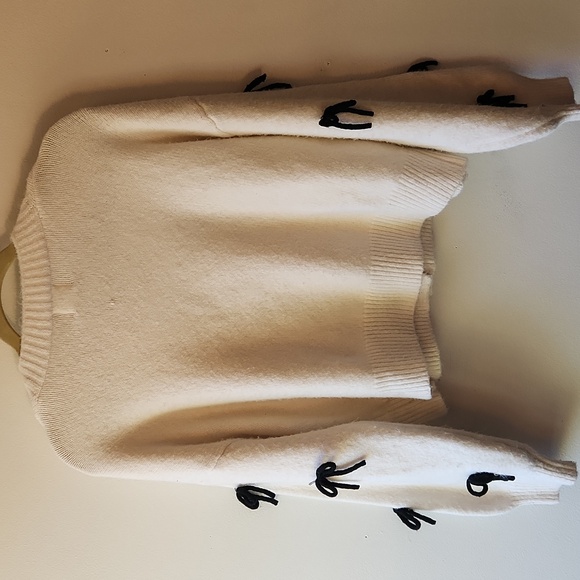 White Cardigan with Black Bow Accents - Picture 6 of 11